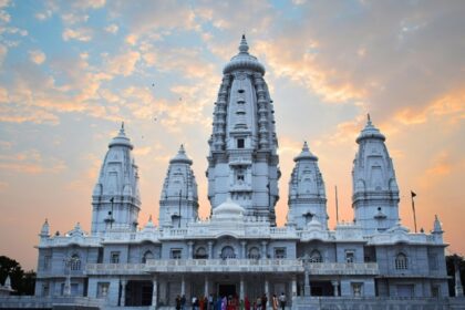 A picture of a temple, showcasing the beauty of places to visit near Kanpur.