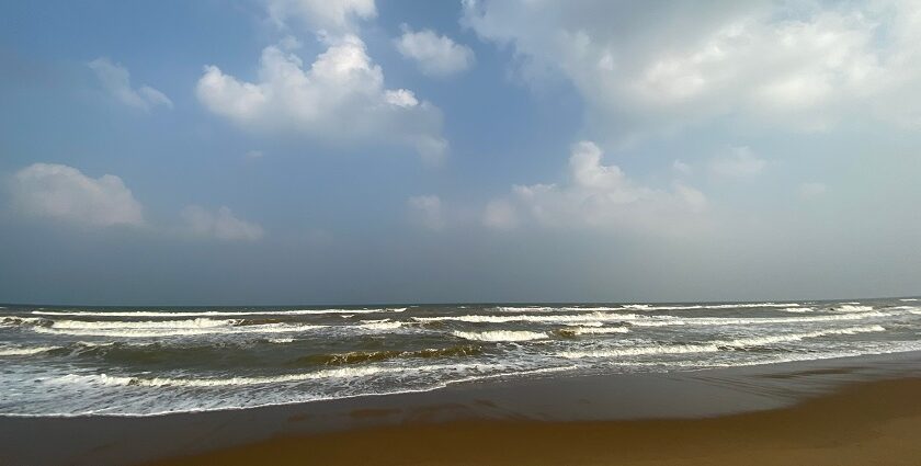 Mandarmani beach, one of the places to visit near Kolkata for the weekend