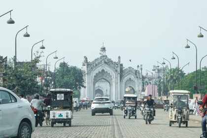 A picture of the Gomti River, showcasing some of the best places to visit near Lucknow.