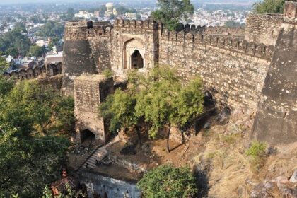 A picture of the town captured from the fort, showcasing the best tourist attractions in Jhansi.