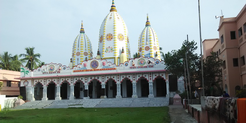 Spending some time at Bharat Seva Ashram, a memorable thing to do in Bakkhali.
