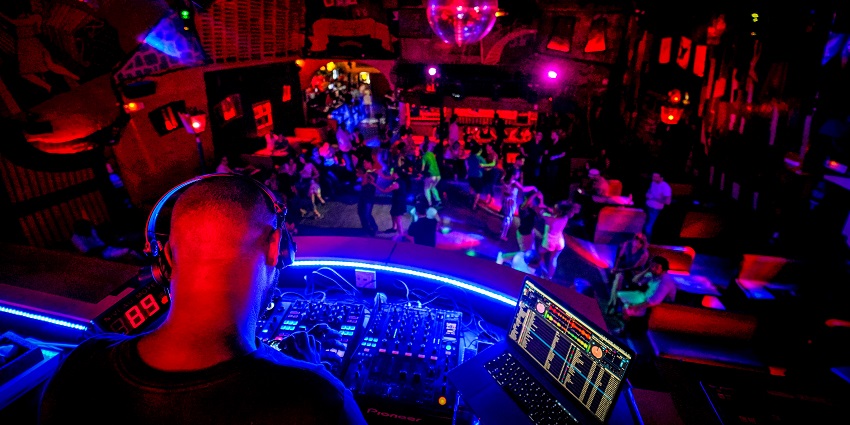 Exclusive club with a luxurious atmosphere and nightlife experience.