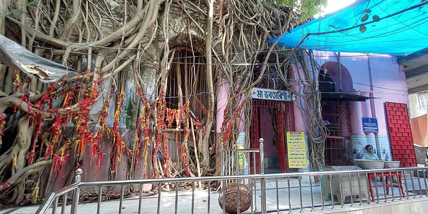 Poramatala Temple is a spiritual place to visit in Nabadwip, especially during Durga Puja.