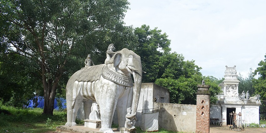 A white elephant statue carved out of a stone outside the Arikarapuththira Ayyanar temple.