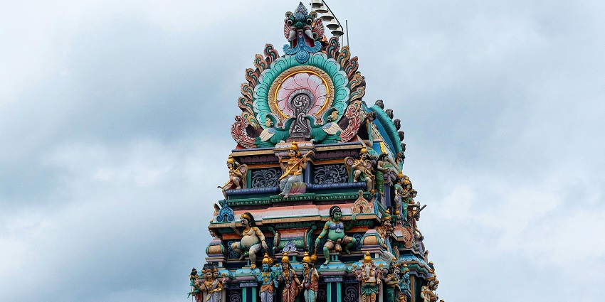 Close of the intricately carved temple top of Pinnainallur Mariamman Temple