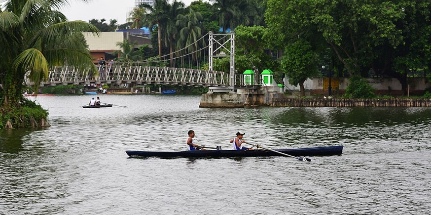 Romantic setting of Rabindra Sarobar Lake, a place to visit in Kolkata for couples