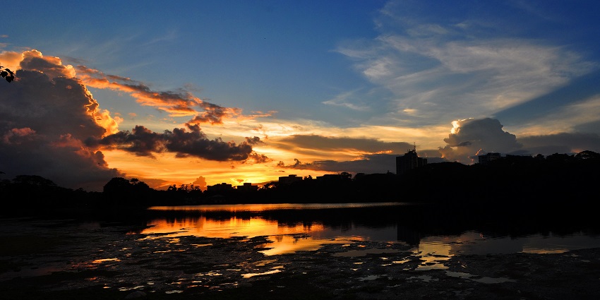 Rabindra Sarobar Lake - one of the places to visit in Kolkata in evening.
