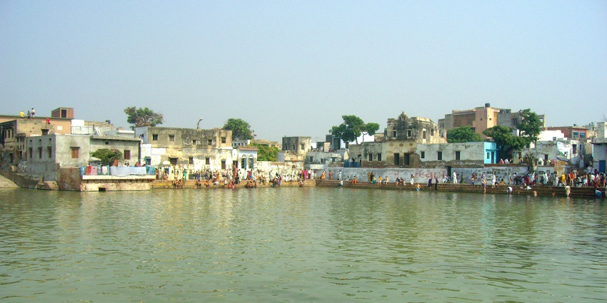 An image of Radha Kund in Barsana where you can see people gathered around the Kund.