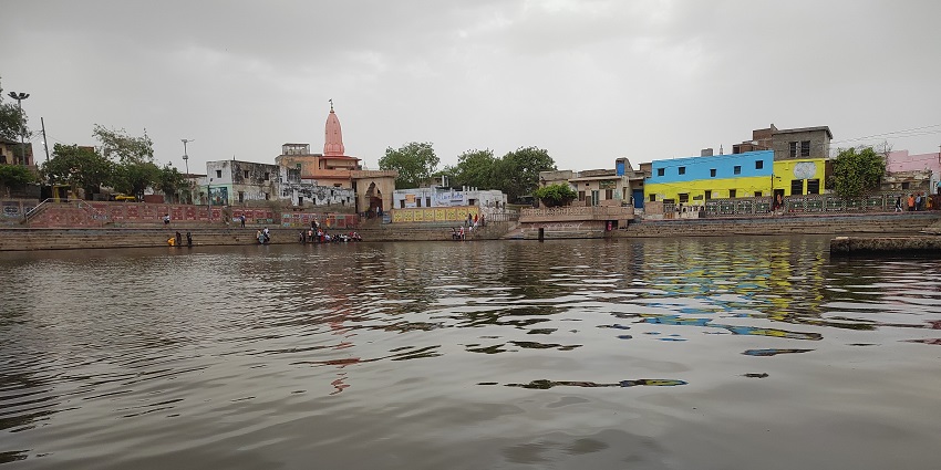 An image of Radha Kunda, one of the popular places to visit in Govardhan.