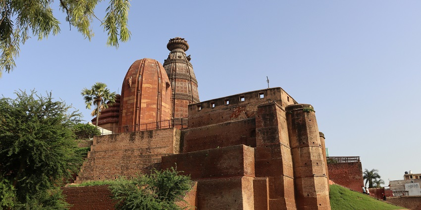 An image of Radha Madan Mohan Temple featuring architecture and notable places in Gorakhpur