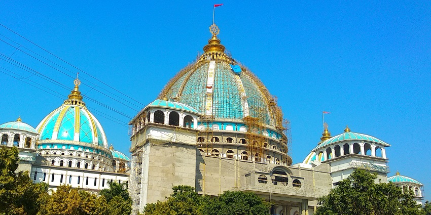 Radha Madhav Temple is known for its stunning architecture and vibrant devotion
