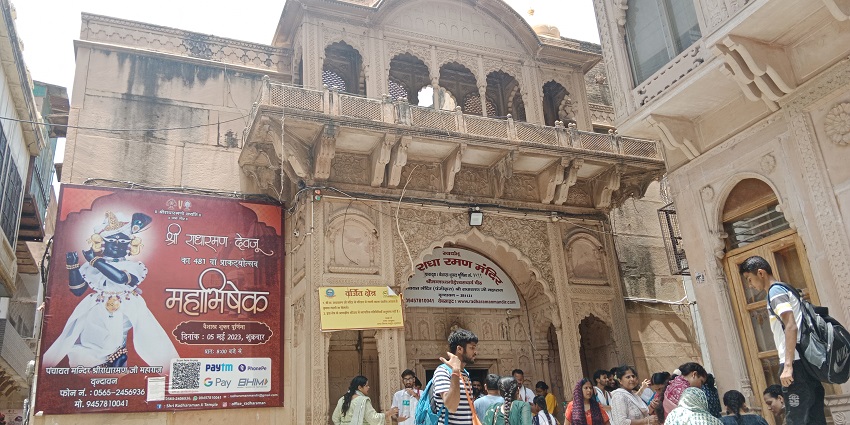 A picture of the Radha Raman Temple, one of the best places to visit in Vrindavan