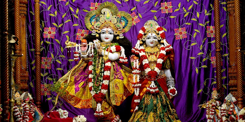 Radha Ramana Temple provides an environment for devotion.