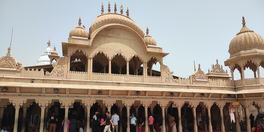 Radha Rani Temple - one o the religious places to visit in Nabadwip, West Bengal.