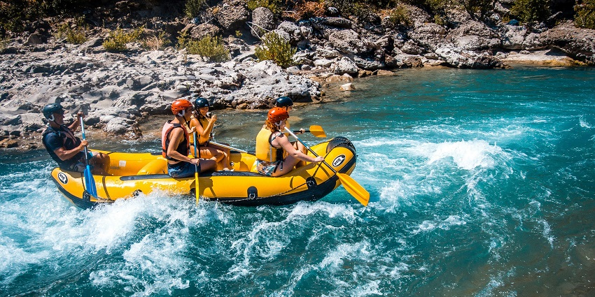 River rafting in the shimmering waters is one of the best things to do in Haridwar.