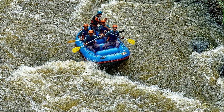 One of the best things to do in Rishikesh in December is rafting on the serene waters.