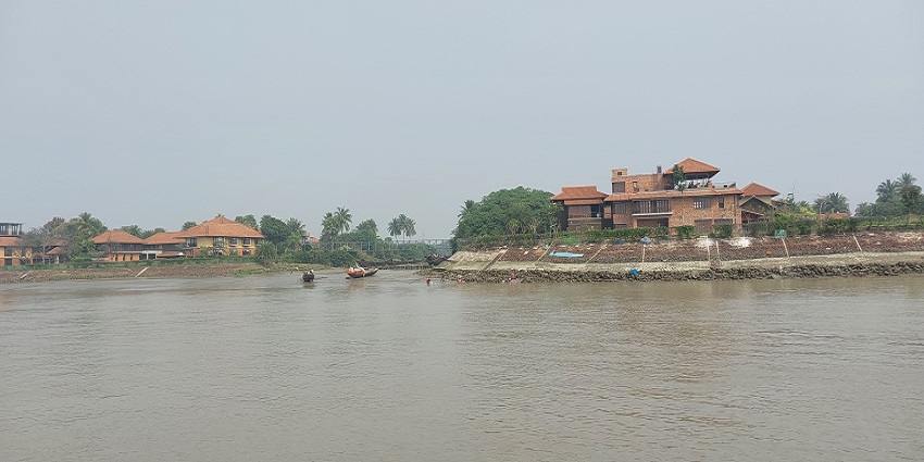 Raichak’s riverside beauty provides a peaceful retreat during the winter months.