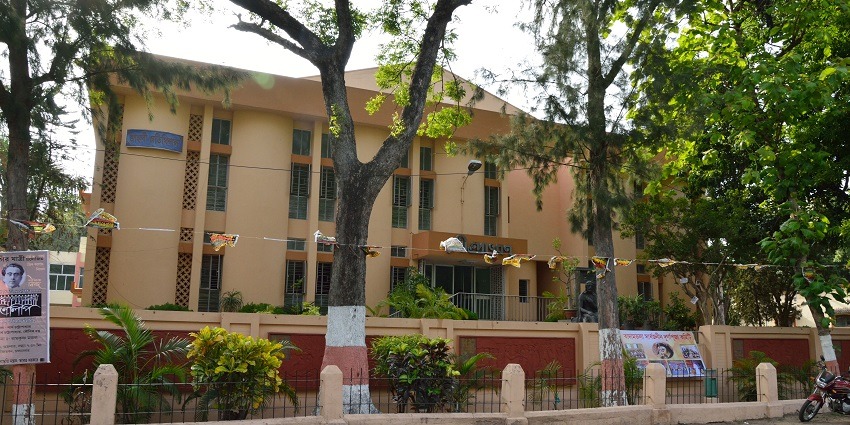 An image of Raj Bhavan, a beautiful place to visit in Chandannagar, West Bengal.