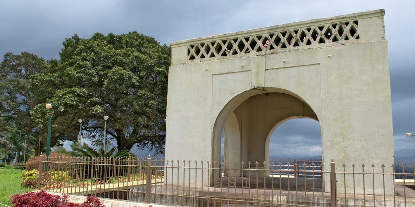 Mesmerising view of Raja’s Seat, surrounded by lush greenery where one can picnic.