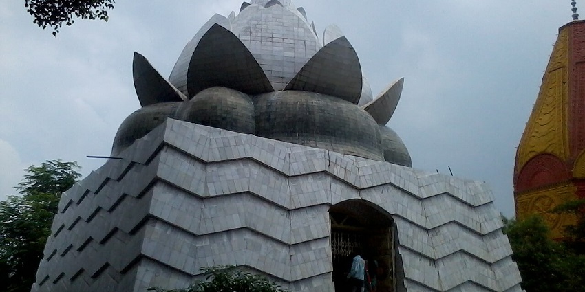 Devotees at the Maa Chhinnamasta or Rajrappa Temple in Ramgarh District, Jharkhand.