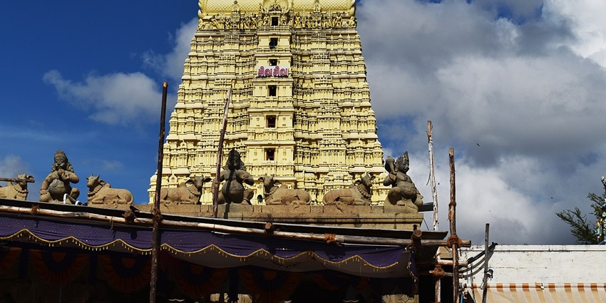 The Ramanathaswamy Temple, with its stone carvings, is a key site among the holy temples