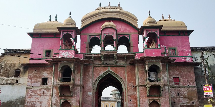 A beautiful view of Ramnagar Fort in Varanasi, another famous place near the Virtual Experimental Museum.