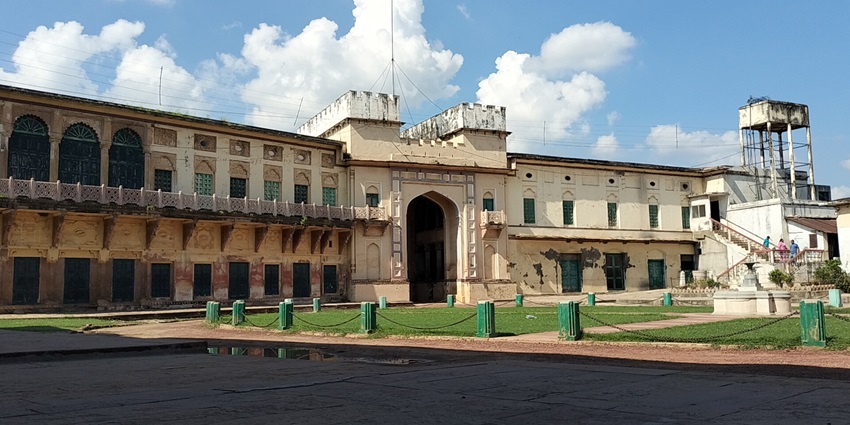A view of Ramnagar Fort, showcasing royal history, one of the places to visit near Varanasi.