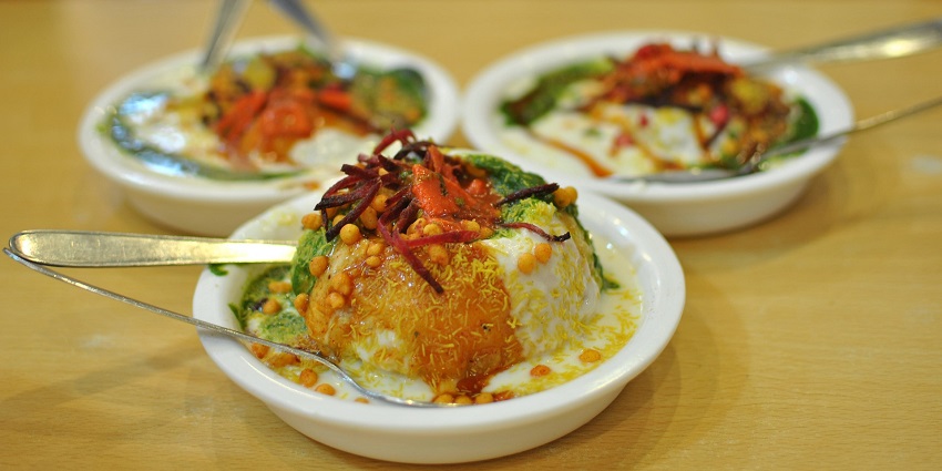 Ramswaroop Chaat, a place for street food in Kanpur, has been serving for 30+ years.