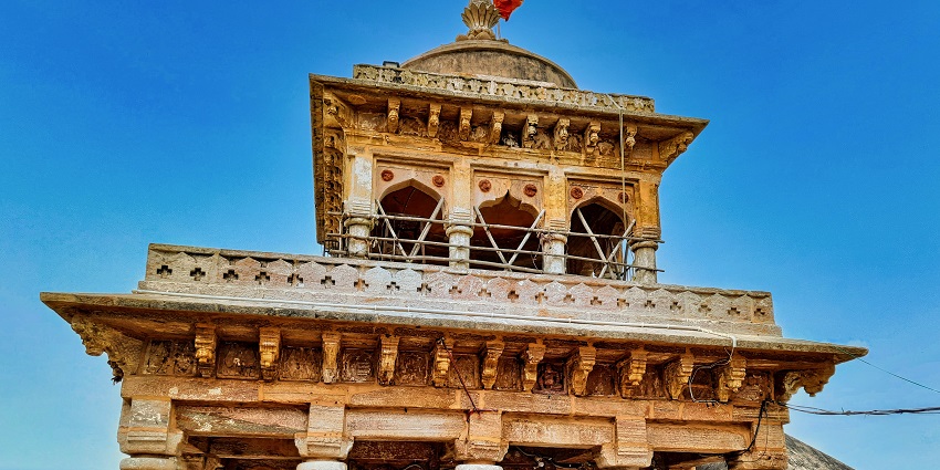 A picture of the ancient Ramtek Fort Temple with panoramic views