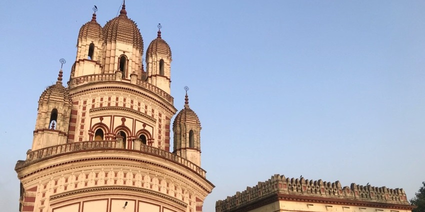 Rani Rashmoni Mandir in Nabadwip is a famous destination with colonial-era architecture.