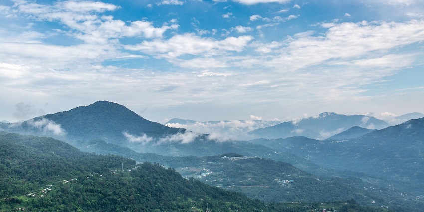 Picture of snow-clad peaks in Ranikhet hillstation, a scenic hill station near Gorakhpur.