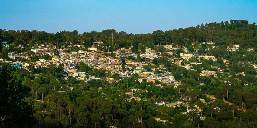 A beautiful view of a town in Ranikhet - one of the best hill stations near Jim Corbett.