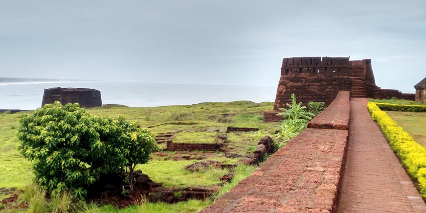 The Rayakottah Fort ruins offer panoramic views, one of the best places to visit in Krishnagiri.
