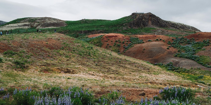 A scenic view of a verdant mountain near Gnayiru under a dense, cloudy sky