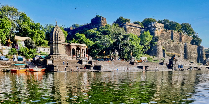 The Reewa Ghat is one of the most amazing places to visit in Kashi in Uttar Pradesh
