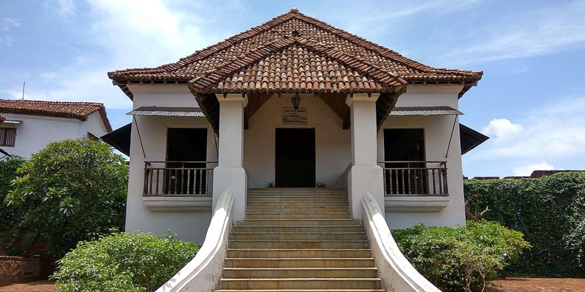 Gate of Reis Magos Fort, one of the best places to visit near Calangute beach for history lovers.