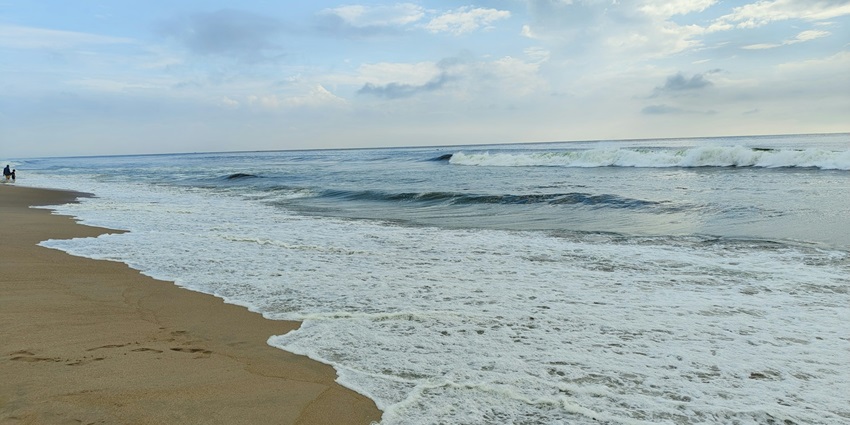 Sunset view at Besant Nagar Beach, a peaceful spot among the top tourist attarctions in Chennai.