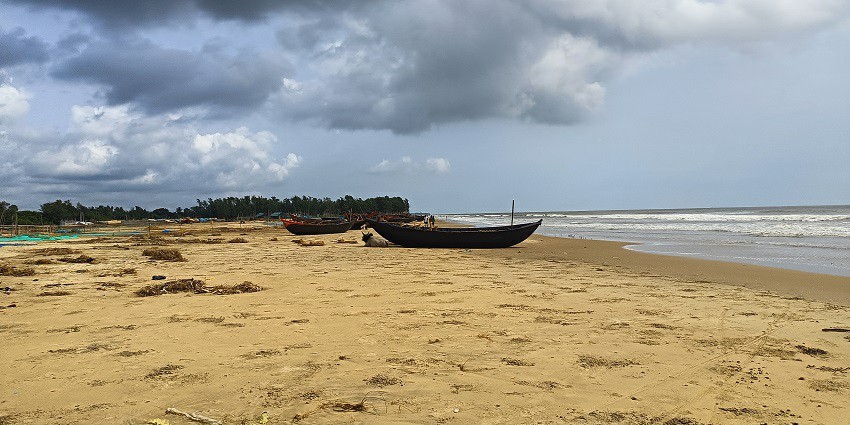 Explore the shores of Mandarmani, which is one of the best things to do in Mandarmani.