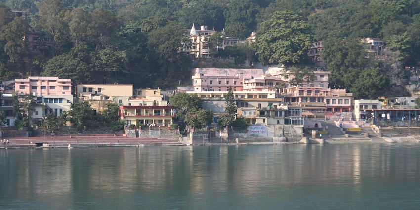 Sivananda Ashram near the bank of Ganges in Rishikesh, Uttarakhand to visit.