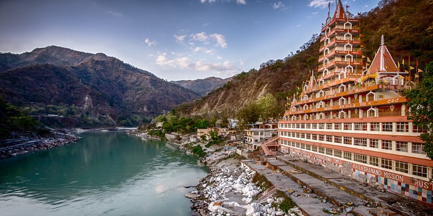 An image of Tranquil Rishikesh along the Ganges to experience yoga and spirituality.