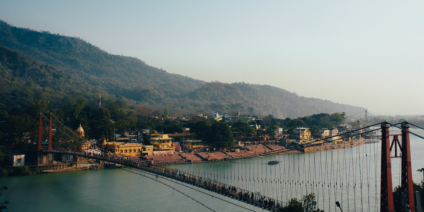 The best places to visit in Uttarakhand feature temples on the banks of the river.