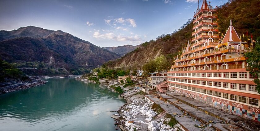 Image of the temple side view of the Ganges, a serene Place to visit near Rishikesh.