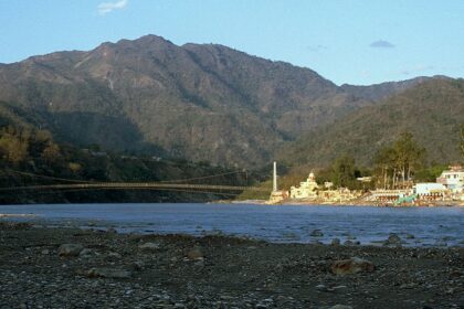 Enjoy riverside camping in Rishikesh with scenic views and adventure activities.