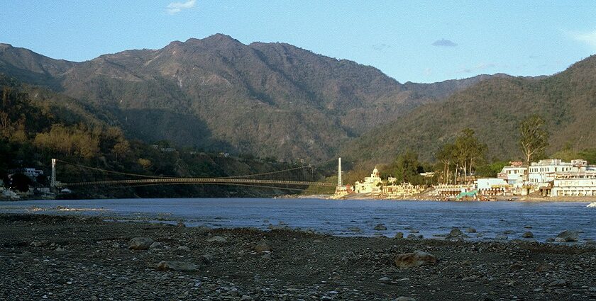 Enjoy riverside camping in Rishikesh with scenic views and adventure activities.