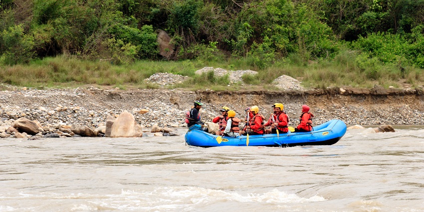 Adventure sports in Mussoorie feature water activities navigating rapids for an adrenaline rush.