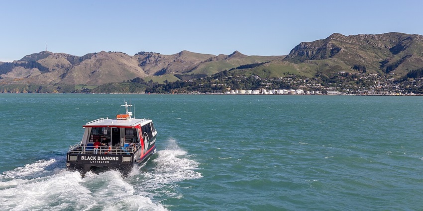 A boat streaming through the picturesque riverside front promenade