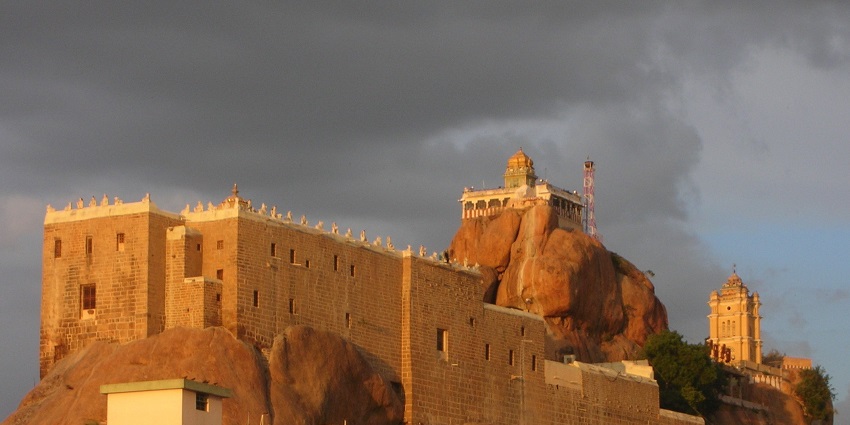 An amazing view of the Rockfort Temple, the best place near Samayapuram Temple.