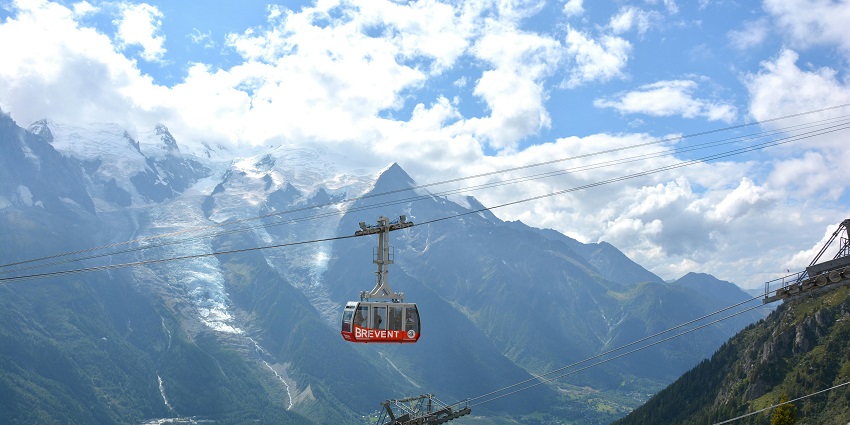 Enjoying a scenic ropeway ride is one of the amusing things to do in Haridwar.