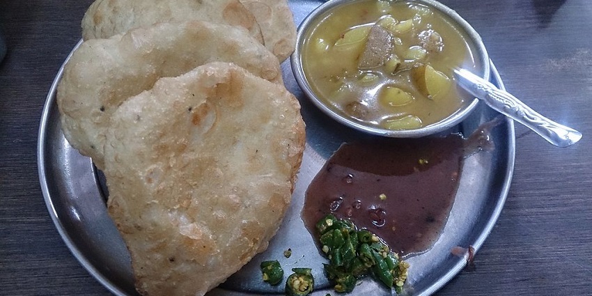 Hot kachori served with potato curry at Jung Bahadur Kachori Wala with unique flavours.
