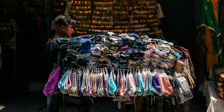 An image of Sadar Bazar, a lively market offering handicrafts highlighting Meerut tourist places.